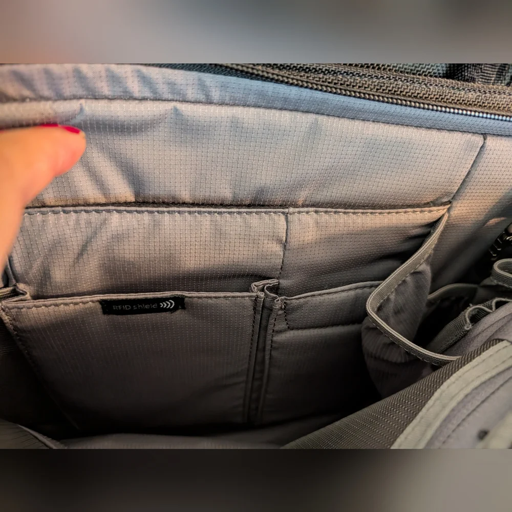 Briggs & Riley Black Expandable Laptop Briefcase Bag